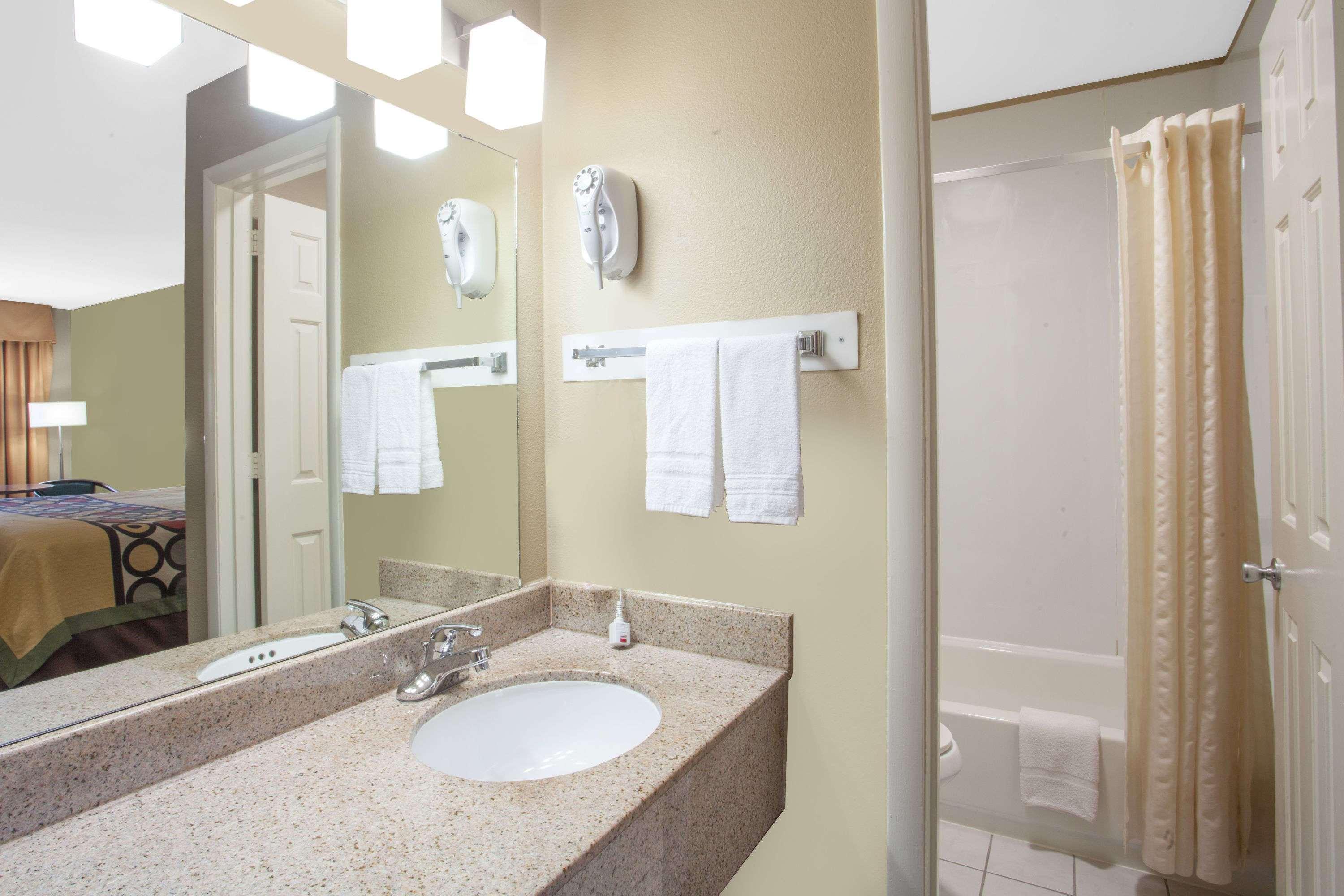 Super 8 By Wyndham Nashville West Εξωτερικό φωτογραφία