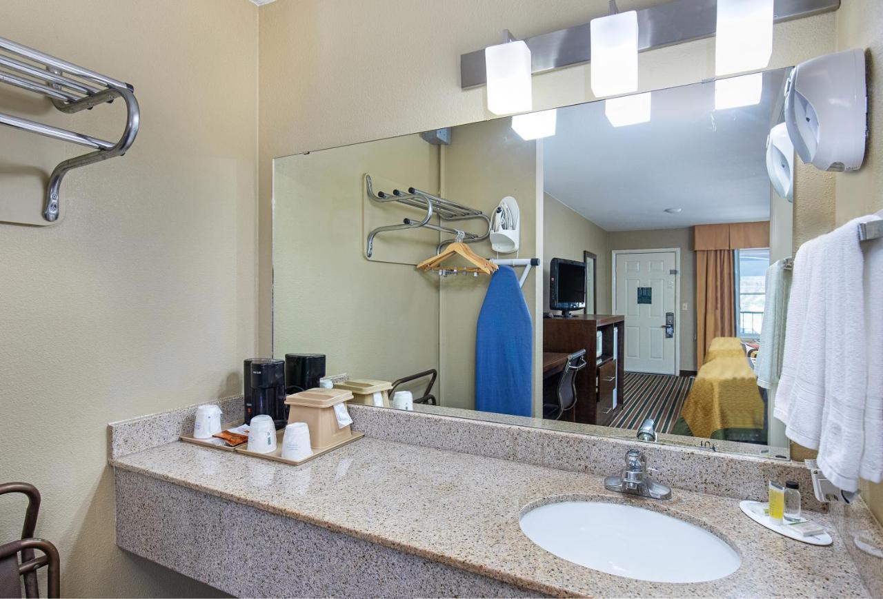 Super 8 By Wyndham Nashville West Εξωτερικό φωτογραφία